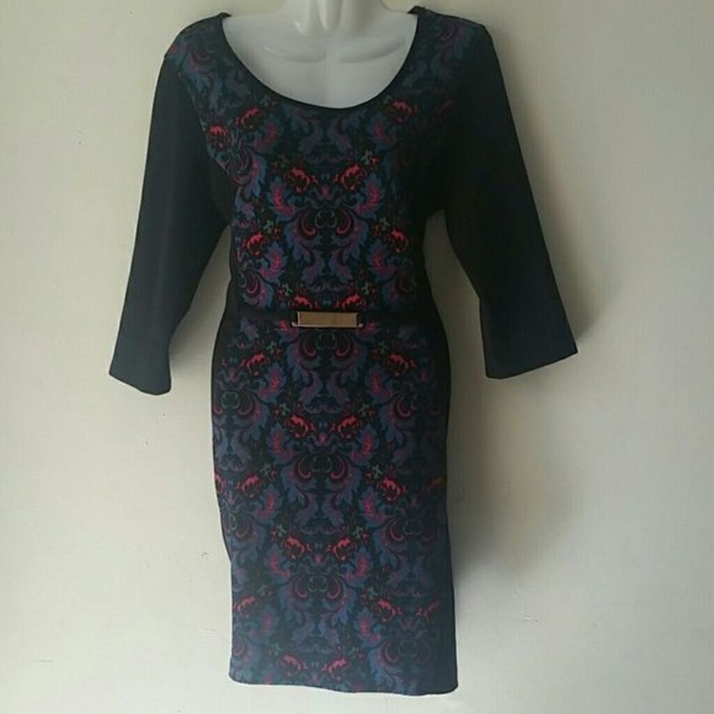 Center floral 3/4 sleeve dress
